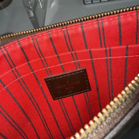 Louis Vuitton Neverfull Pouch - Picture 5 of 7